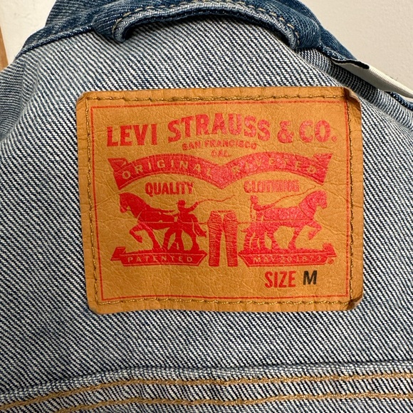 LEVI’S TRUCKER JACKET SIZE MED - Picture 4 of 4